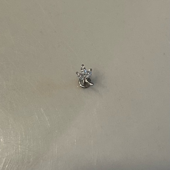 Threadless Cartilage Flatback - Picture 2 of 3